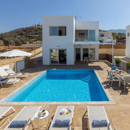 Diana Seaside Villas ポモス エクステリア 写真