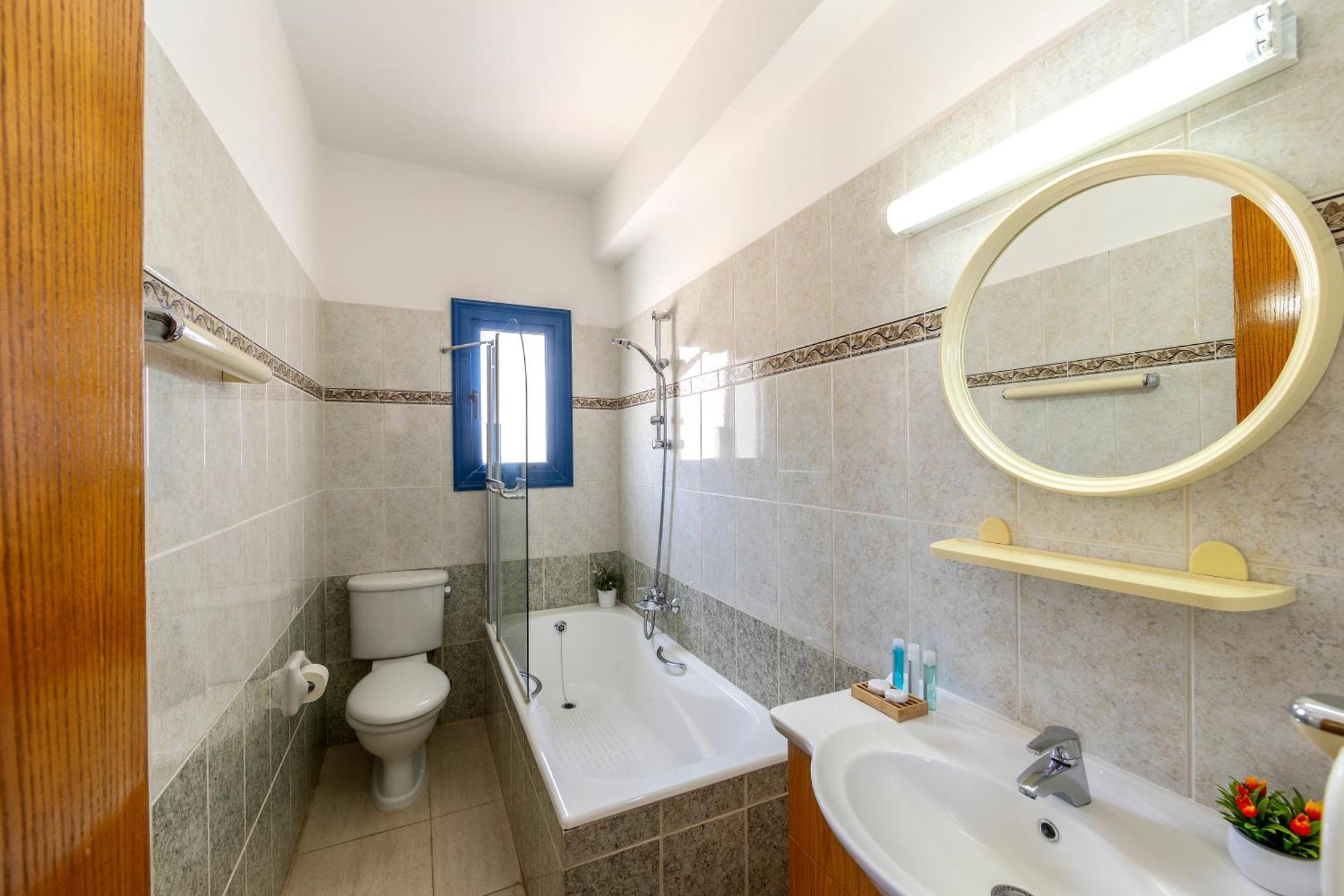 Diana Seaside Villas ポモス エクステリア 写真