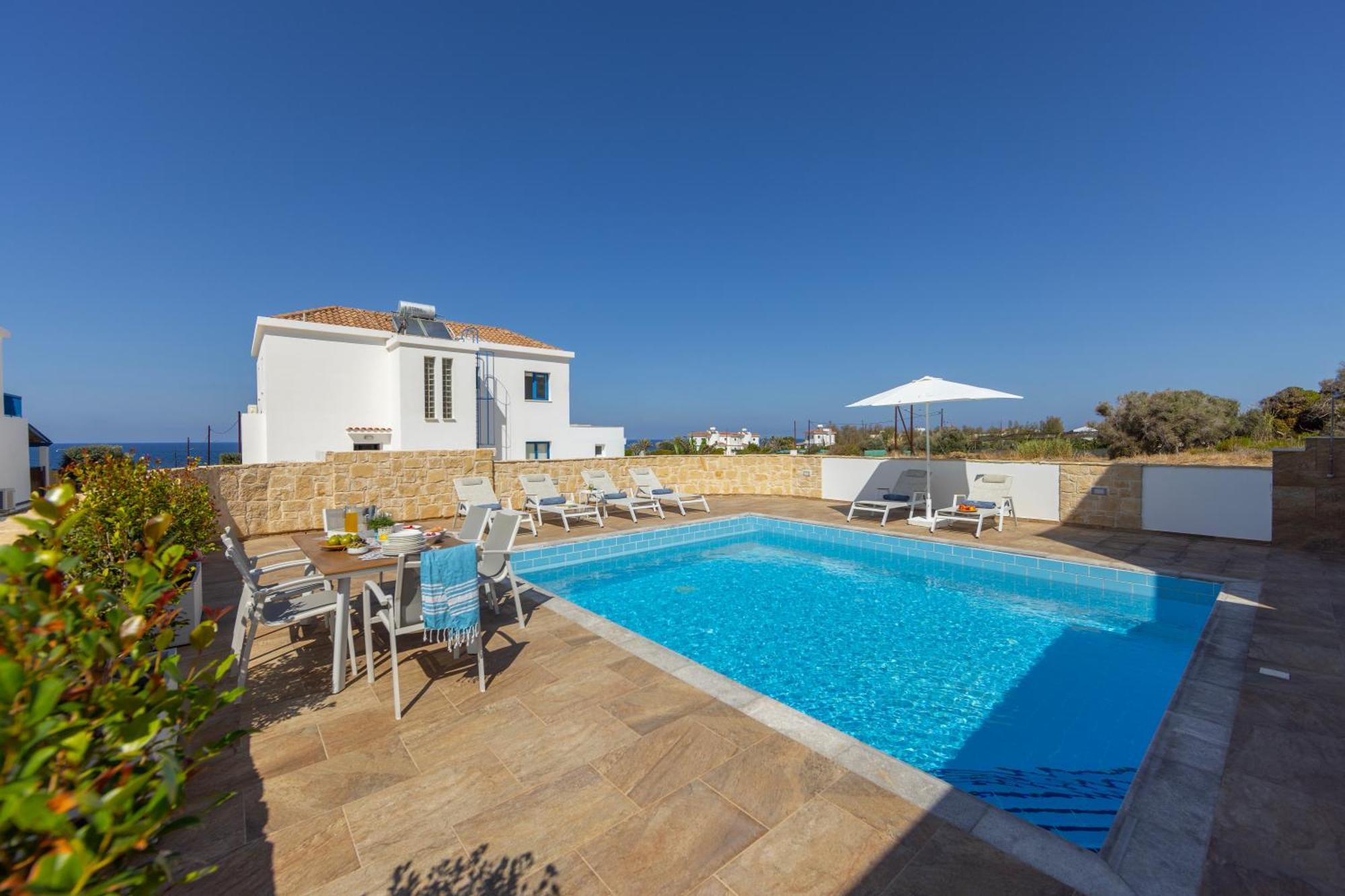 Diana Seaside Villas ポモス エクステリア 写真