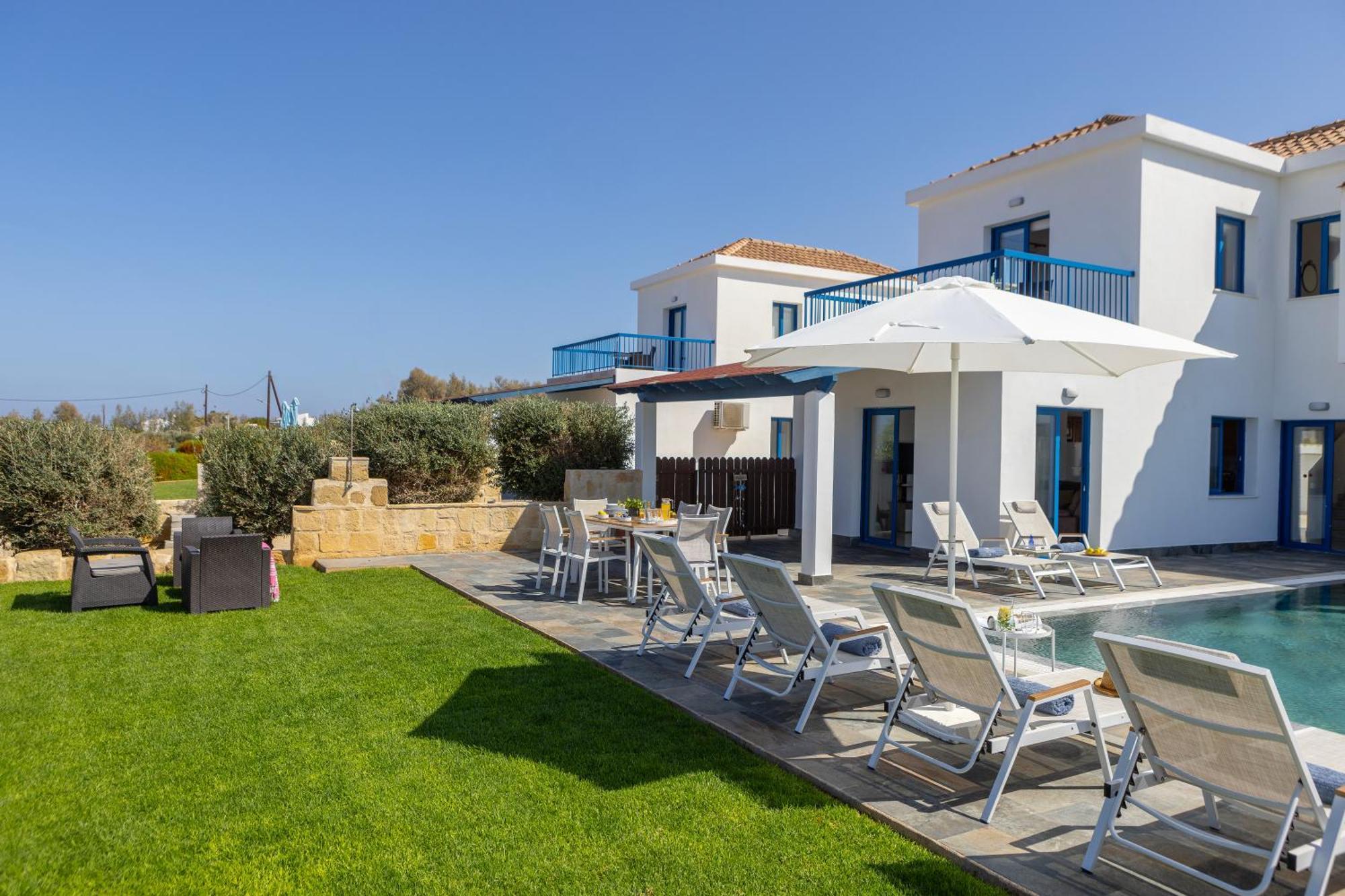 Diana Seaside Villas ポモス エクステリア 写真