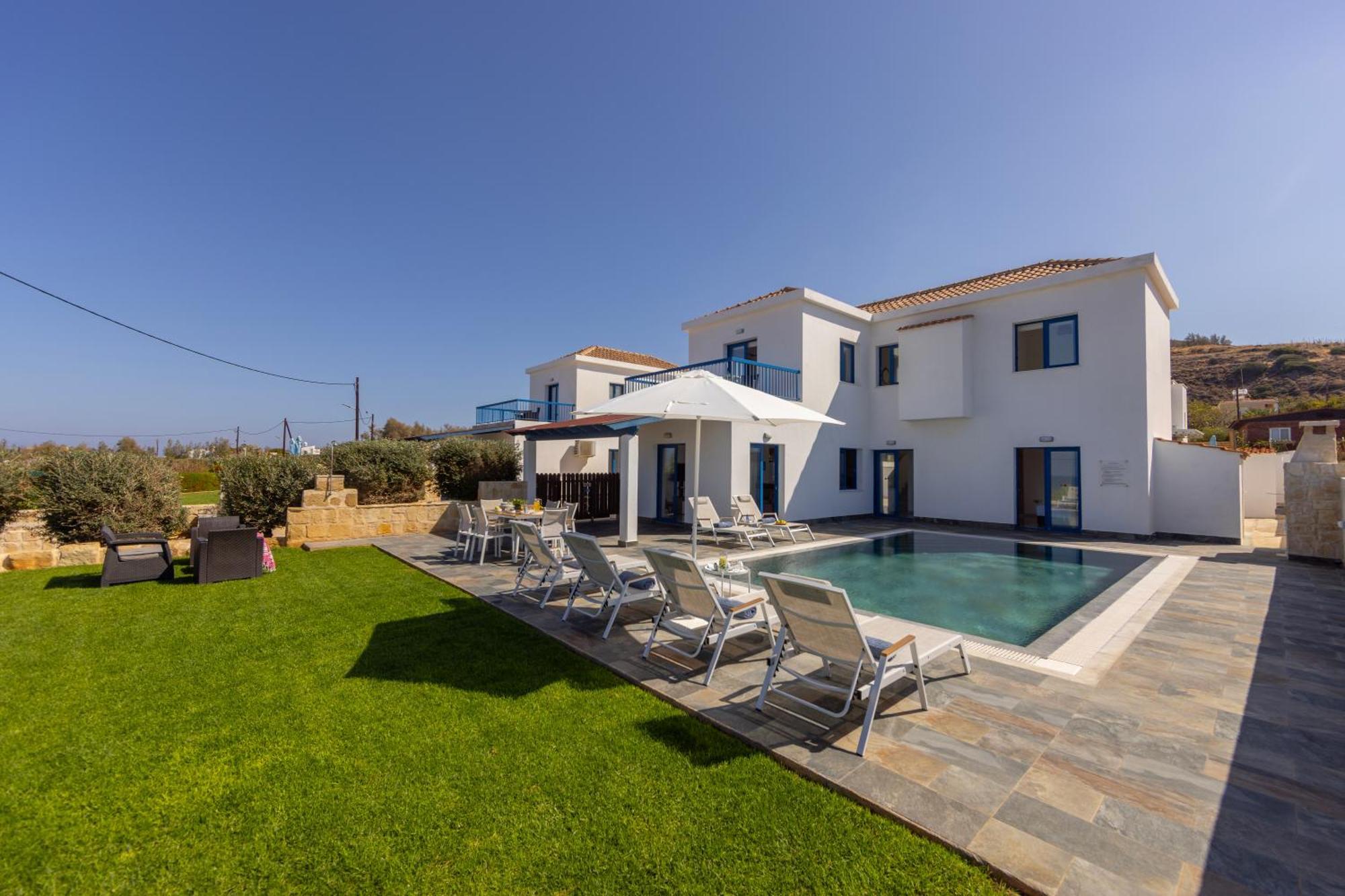 Diana Seaside Villas ポモス エクステリア 写真