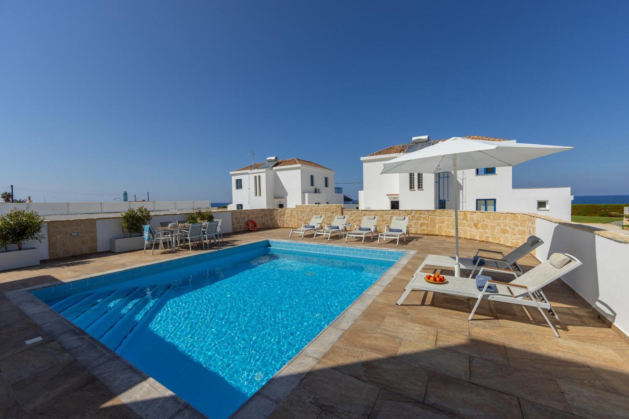 Diana Seaside Villas ポモス エクステリア 写真