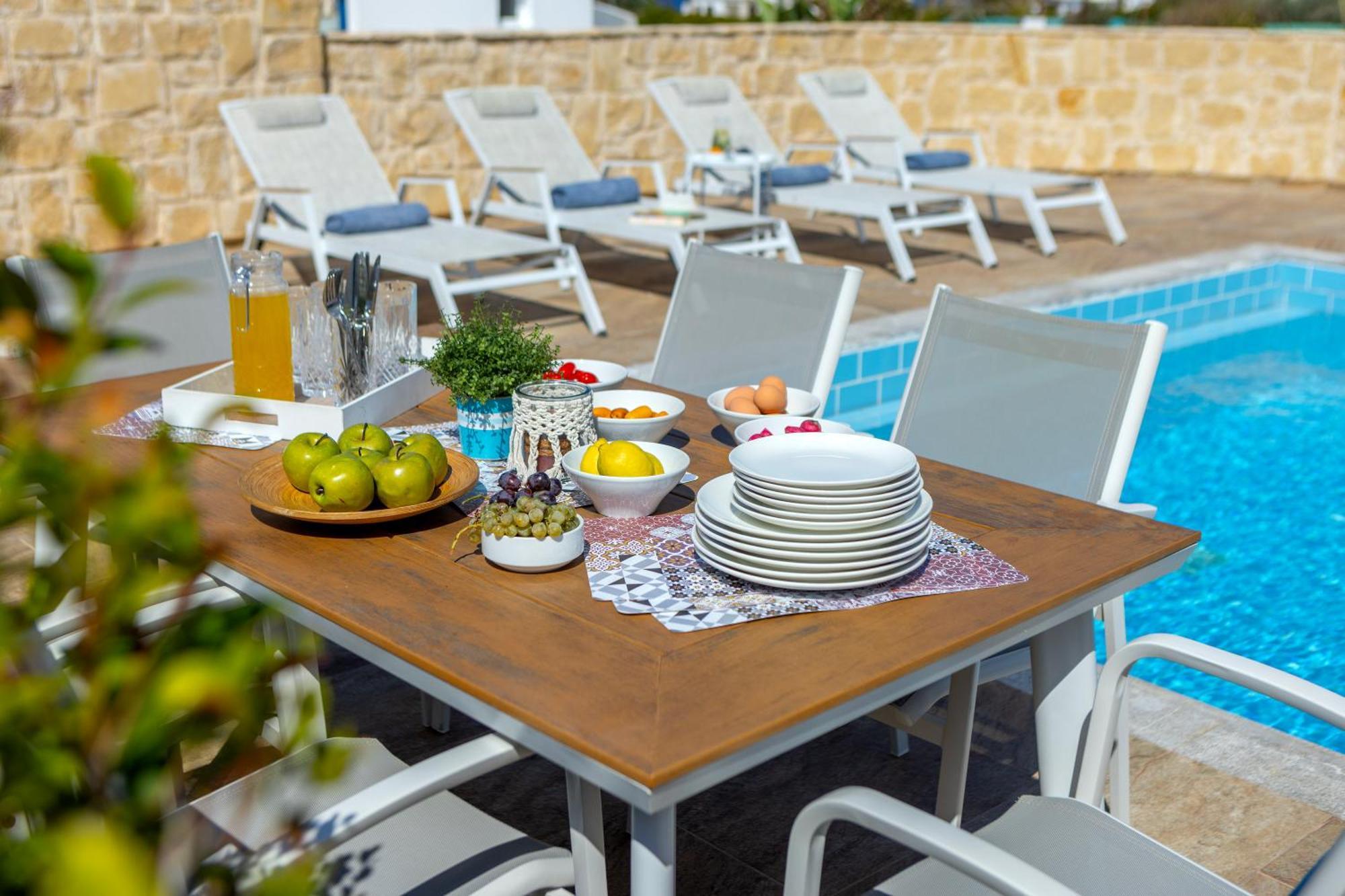 Diana Seaside Villas ポモス エクステリア 写真