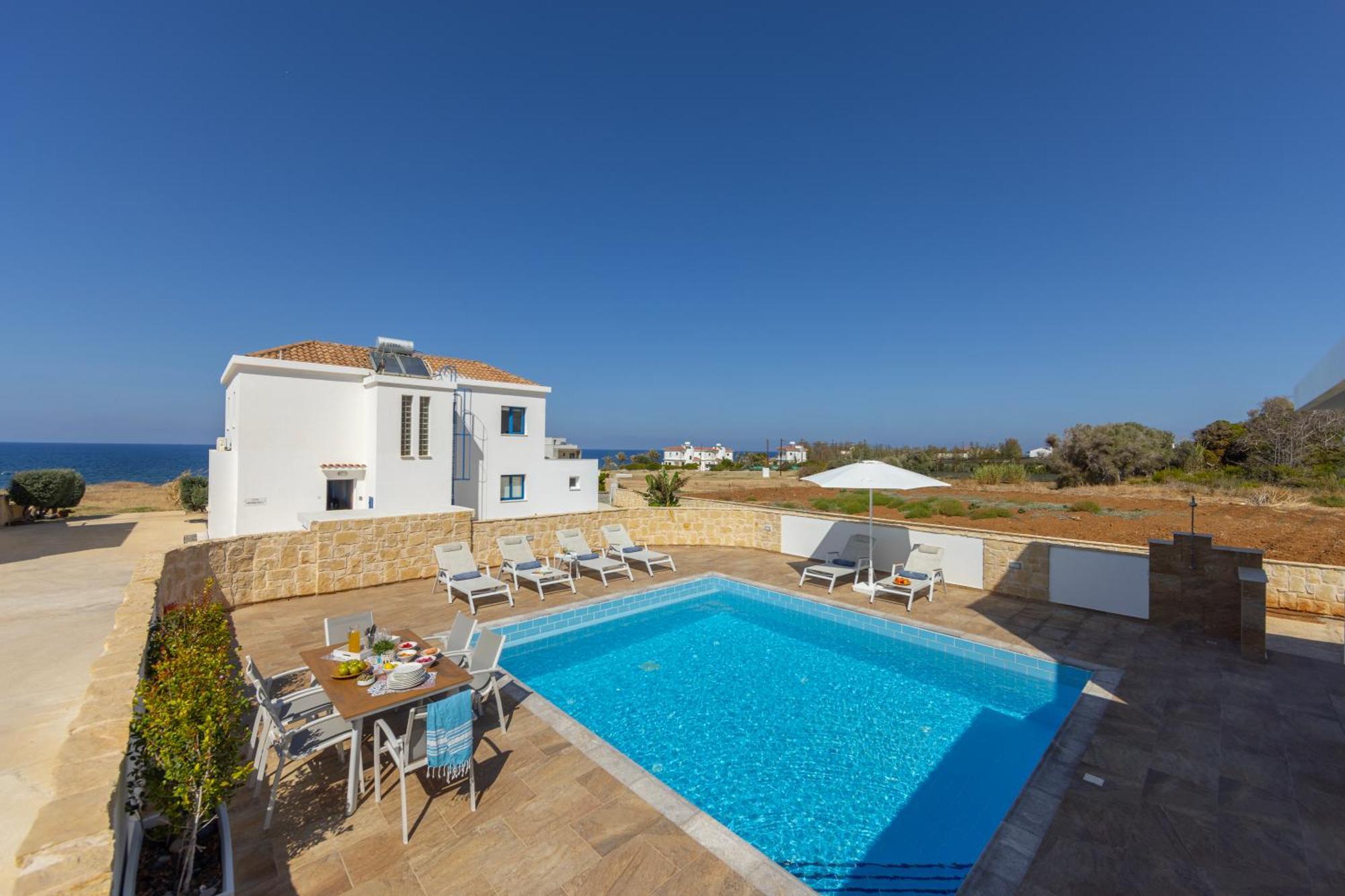 Diana Seaside Villas ポモス 部屋 写真