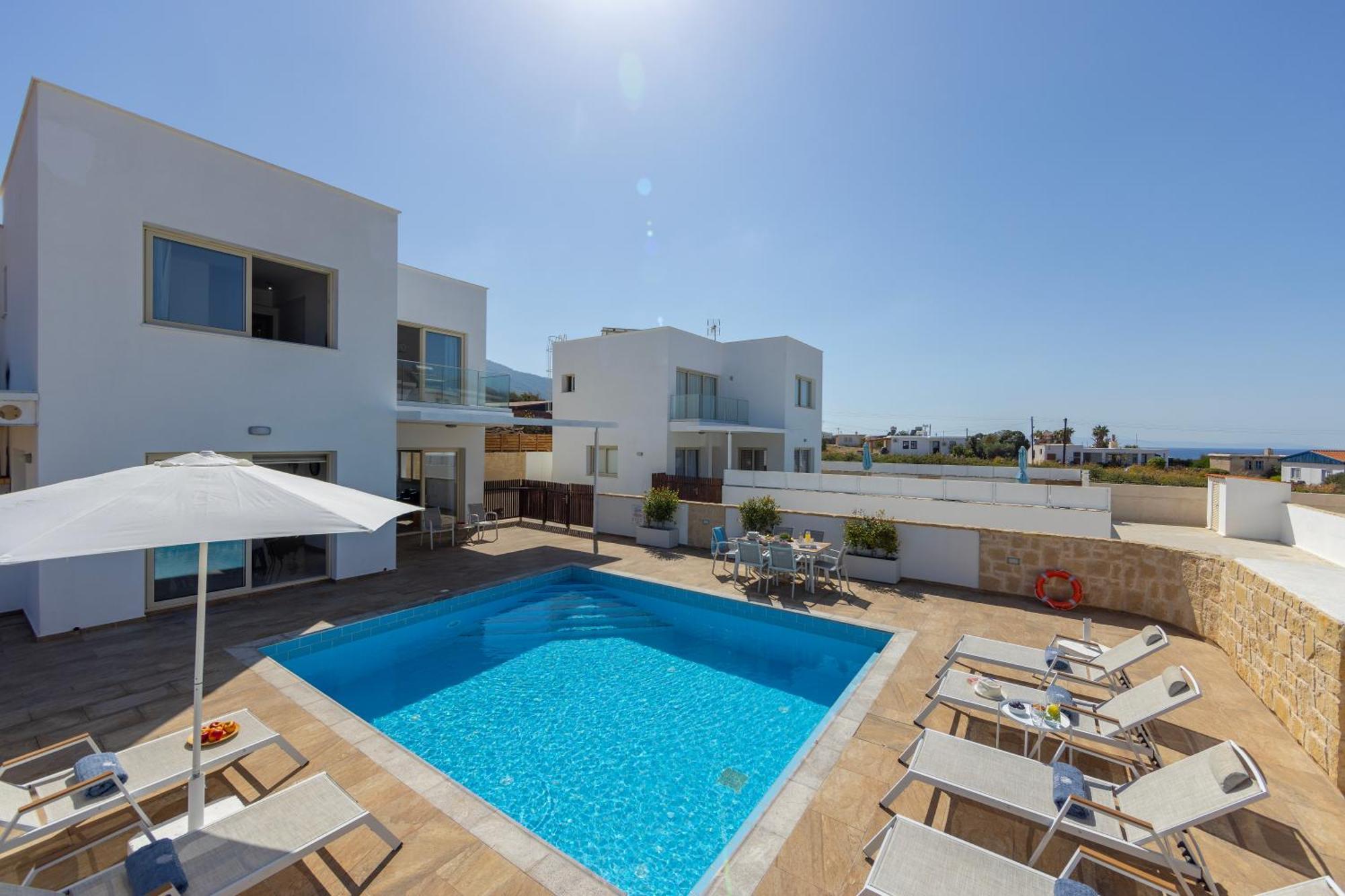 Diana Seaside Villas ポモス エクステリア 写真