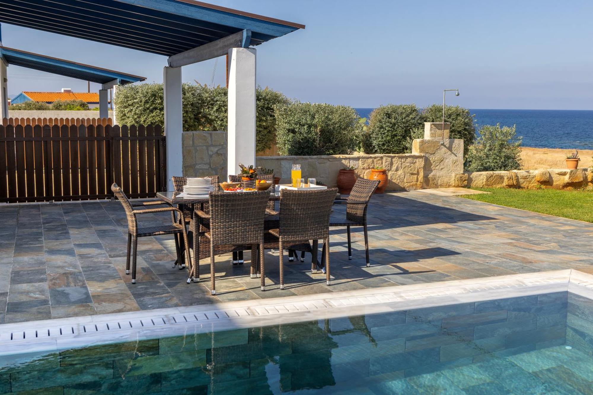 Diana Seaside Villas ポモス エクステリア 写真