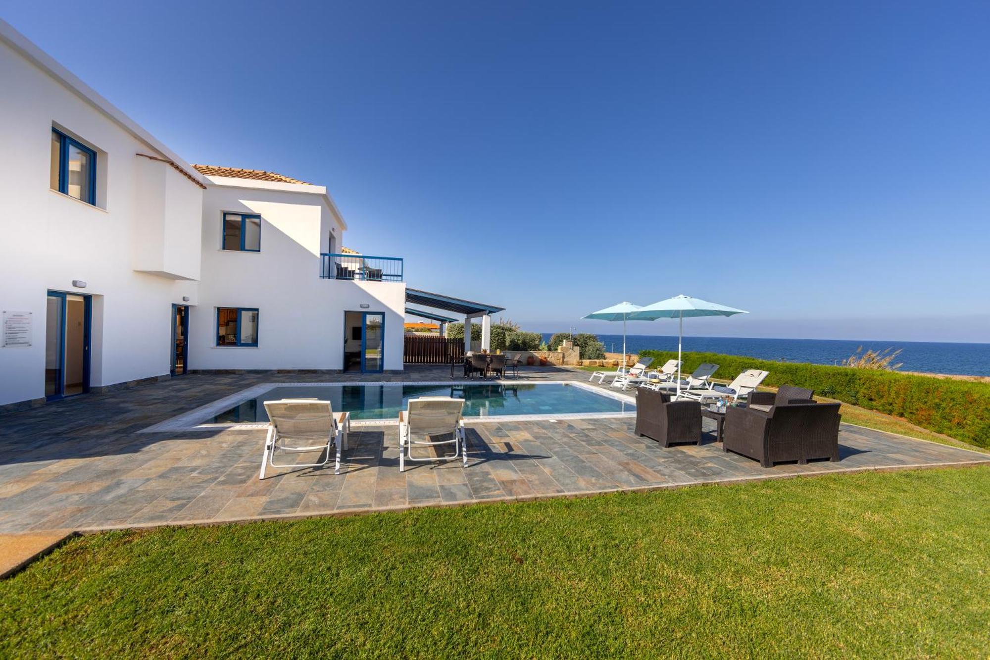 Diana Seaside Villas ポモス エクステリア 写真