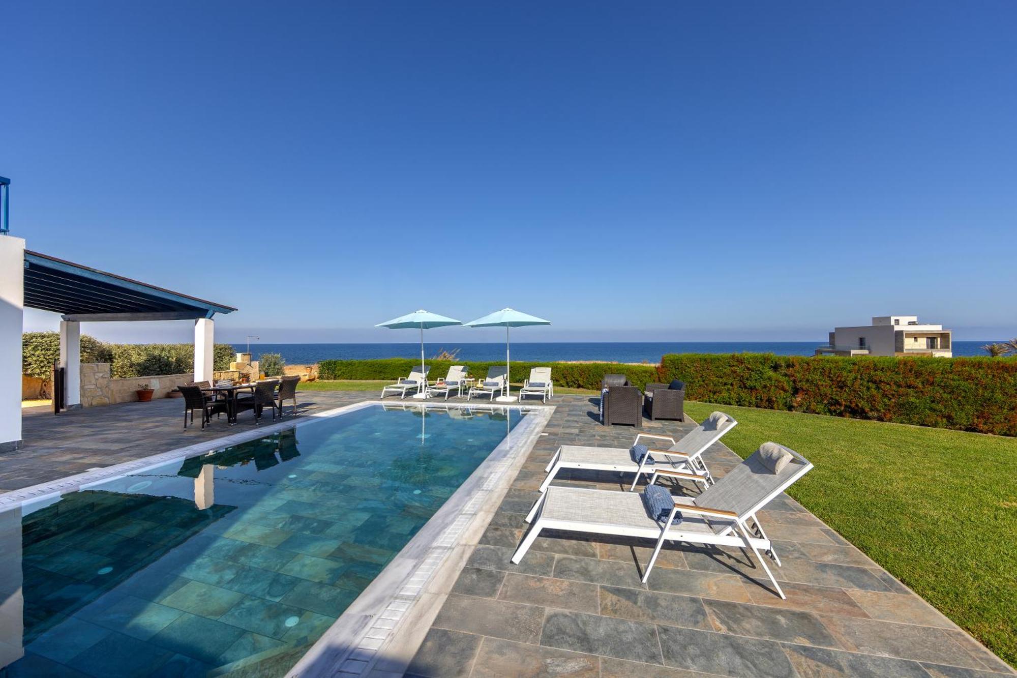 Diana Seaside Villas ポモス エクステリア 写真
