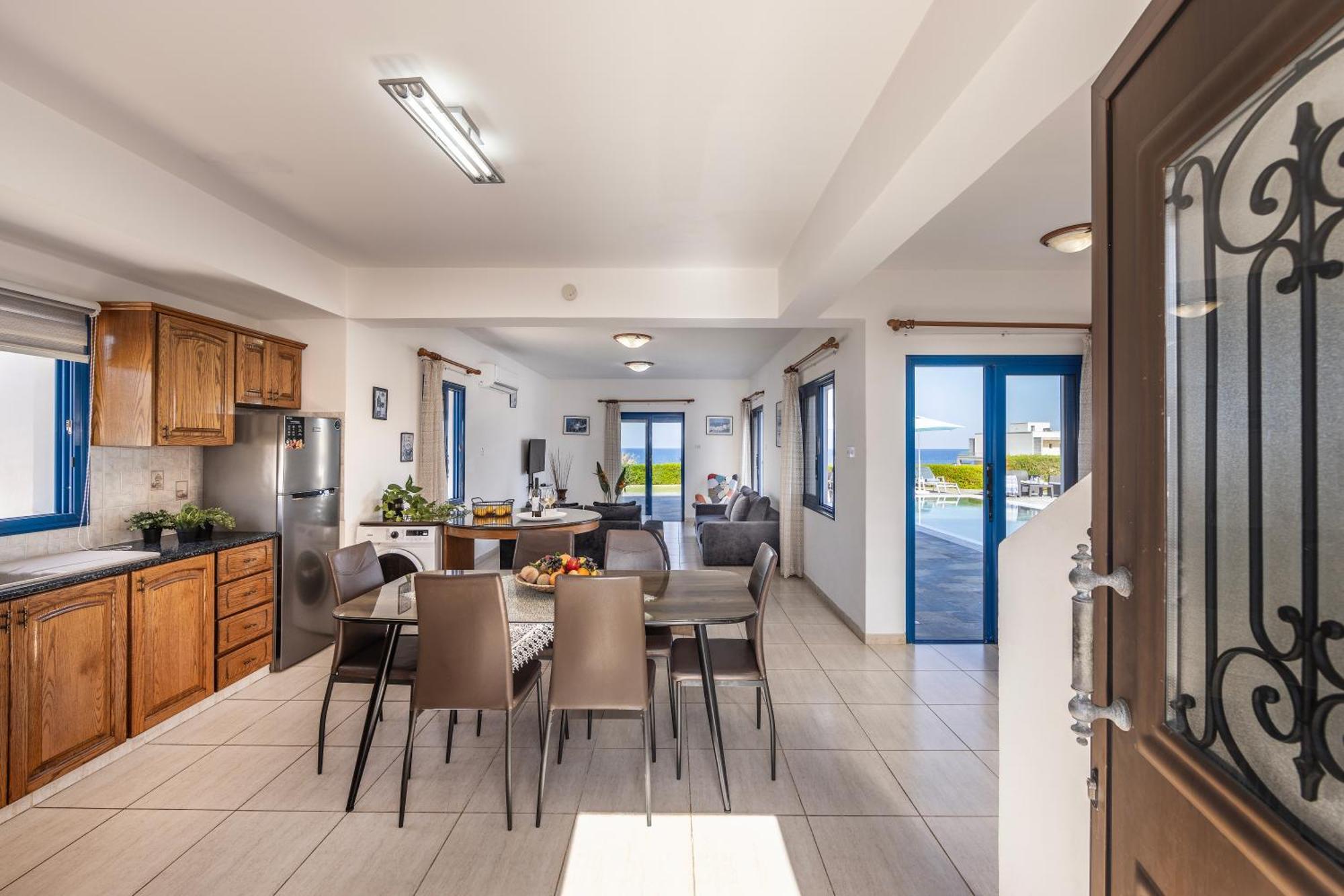 Diana Seaside Villas ポモス エクステリア 写真