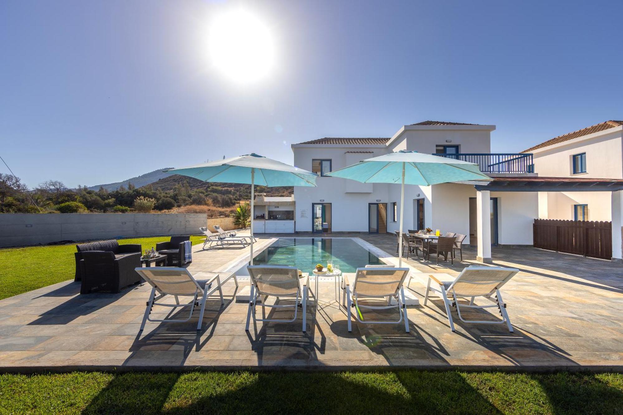 Diana Seaside Villas ポモス エクステリア 写真
