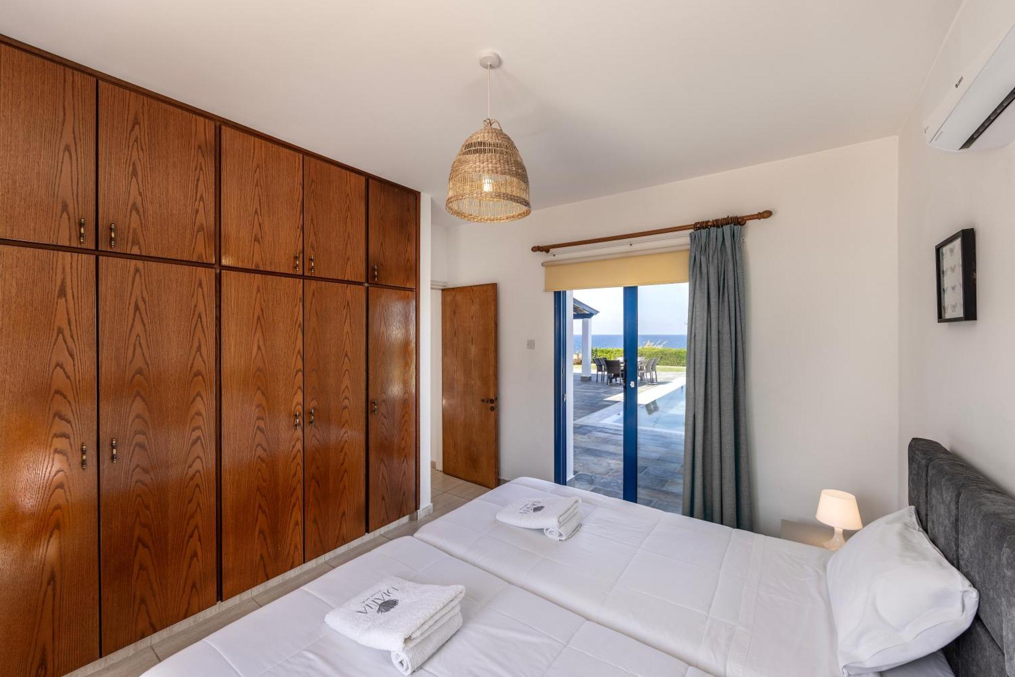 Diana Seaside Villas ポモス エクステリア 写真