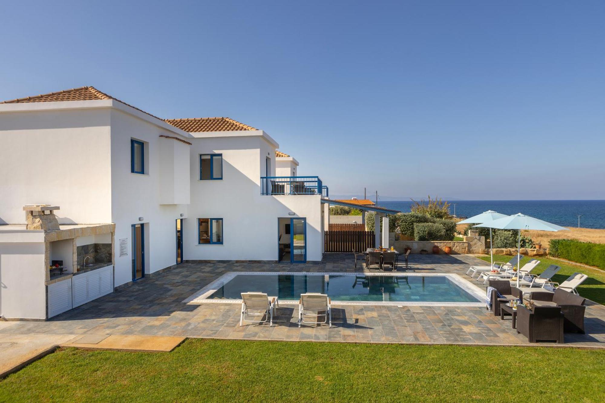 Diana Seaside Villas ポモス エクステリア 写真