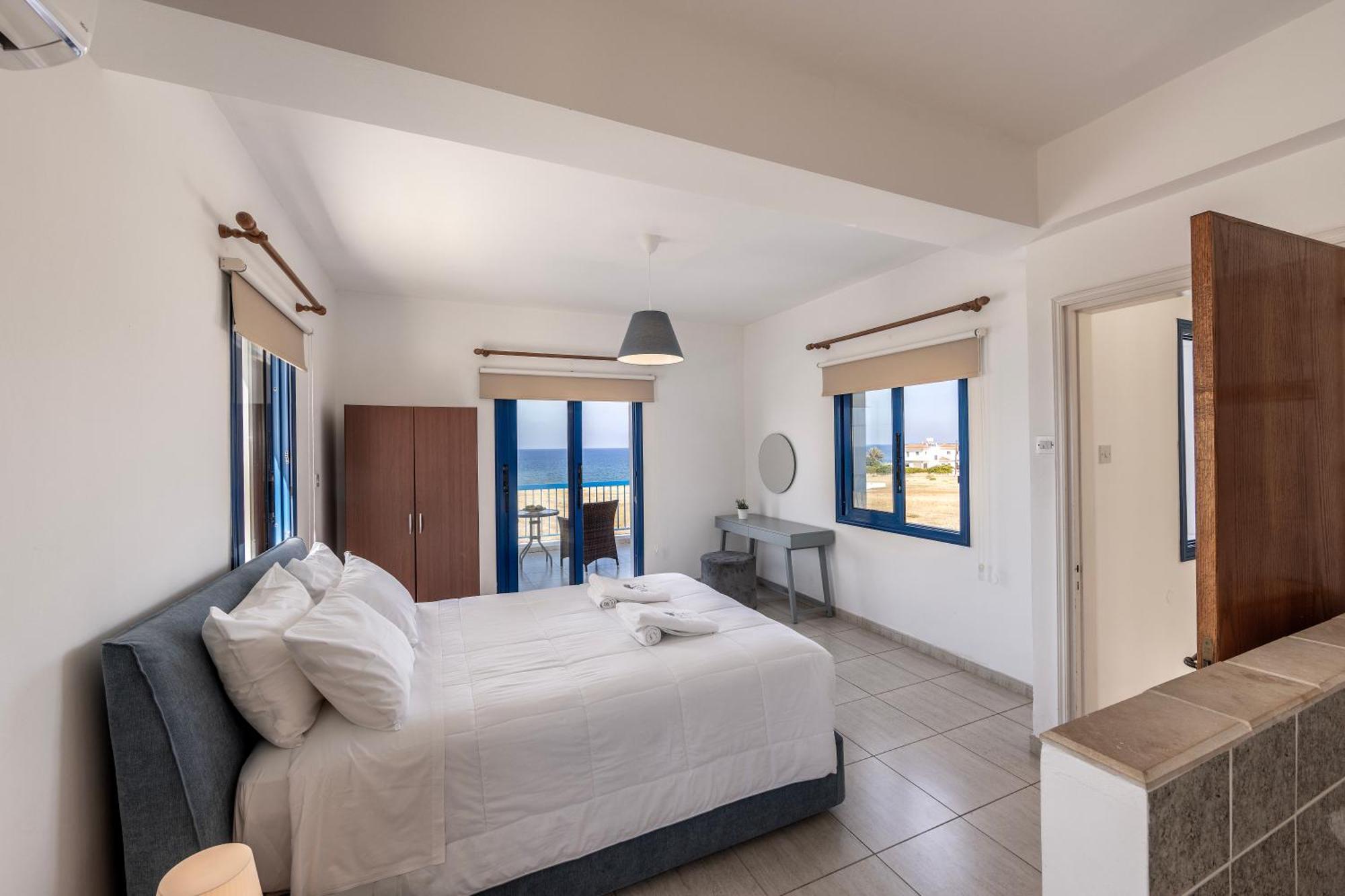Diana Seaside Villas ポモス エクステリア 写真