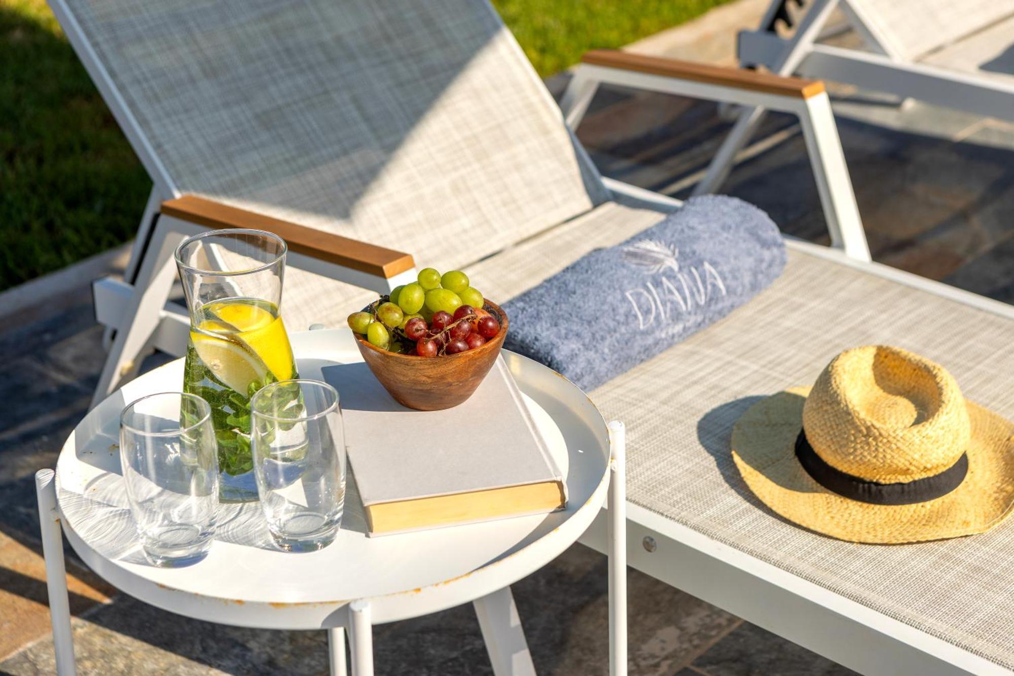 Diana Seaside Villas ポモス エクステリア 写真