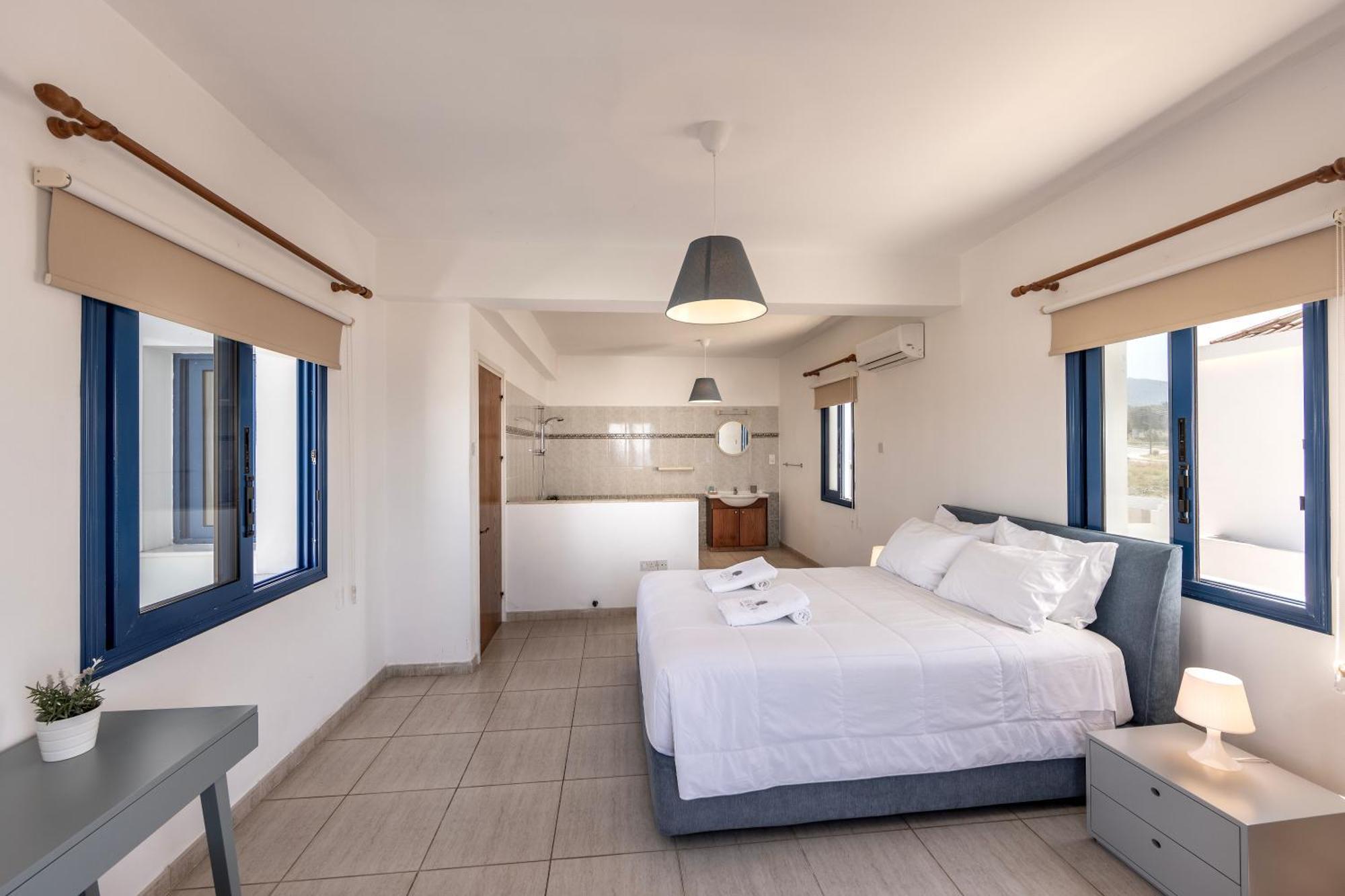 Diana Seaside Villas ポモス エクステリア 写真