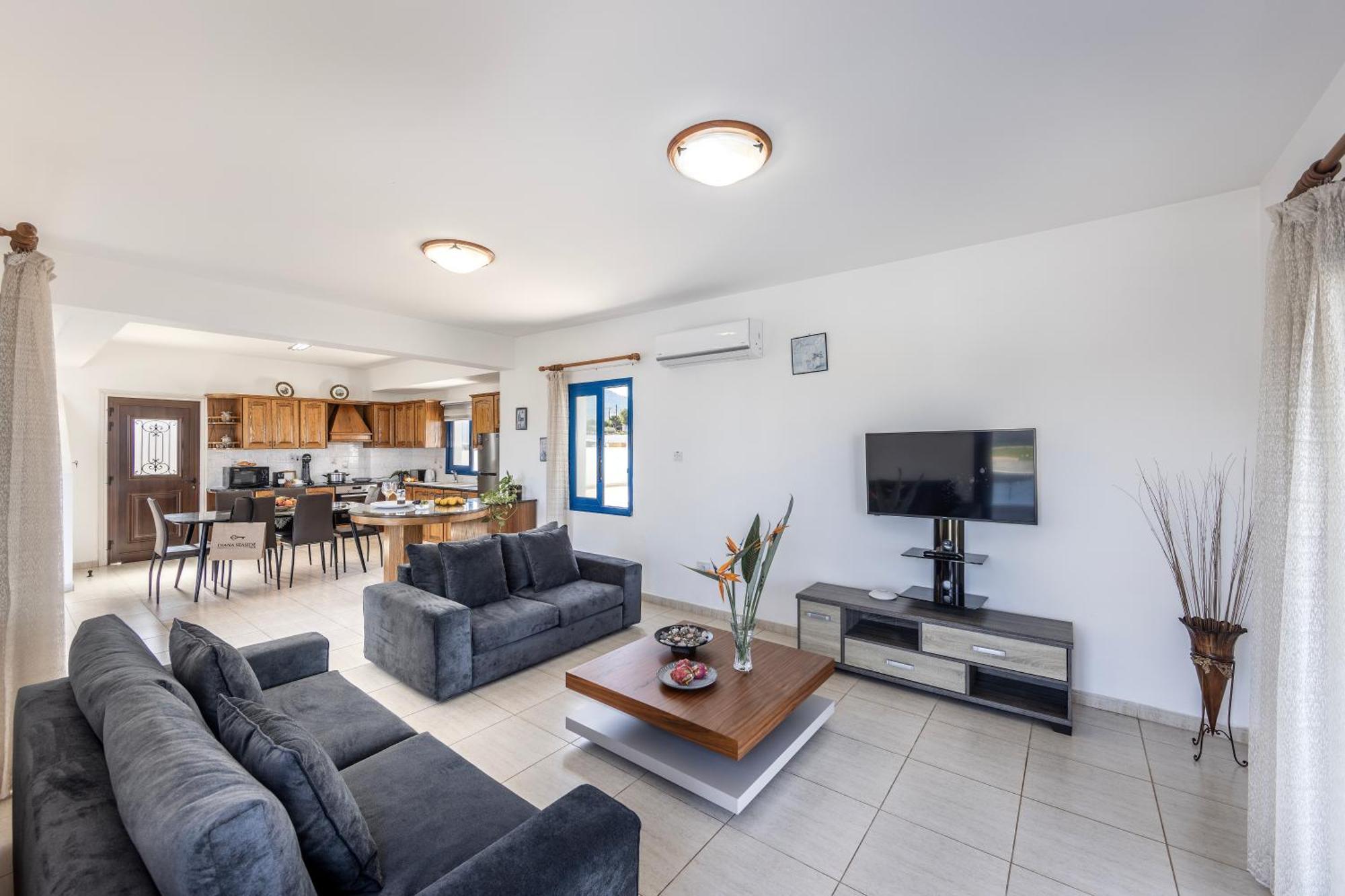 Diana Seaside Villas ポモス エクステリア 写真