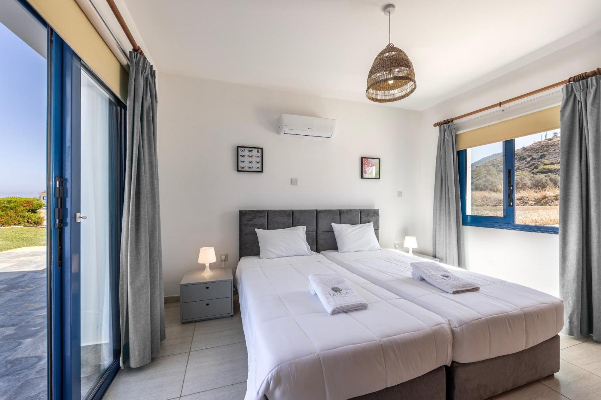 Diana Seaside Villas ポモス エクステリア 写真